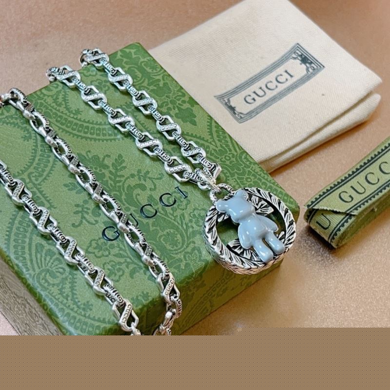 G*u*i necklaces